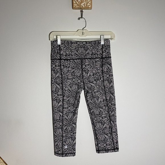 VICTORIA'S SECRET SPORT VSX Women's XS Active Knockout Capri Cropped Leggings - Picture 2 of 9